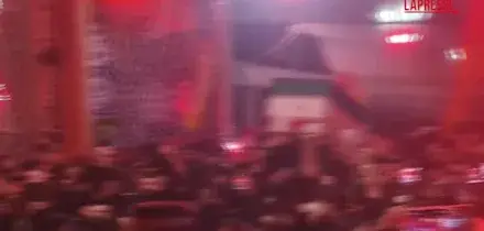 Iraq, migliaia di fedeli salutano la salma di Khamenei: commozione a Karbala