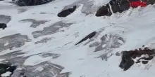 Monte Rosa, alpinista precipita sul Breithorn Orientale: le immagini del recupero del corpo