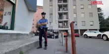 Milano, 41enne trovato morto a Corsico: larrivo dei carabinieri