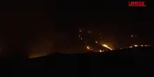 Incendio in Andalusia, il fronte di fuoco illumina la notte