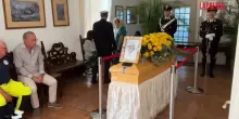 Peppino di Capri, lultimo saluto nel Municipio dellisola: in piazza risuonano le sue canzoni