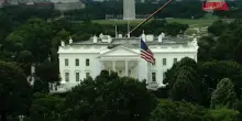 Usa, bandiera a mezz&rsquo;asta alla Casa Bianca dopo la morte del senatore repubblicano Lindsey Graham
