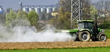 Brugine, 75enne morto nel Padovano: investito dal trattore guidato dal figlio
