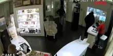 Cuneo, attesa per sentenza Roggero: il video della sparatoria in cui il gioielliere uccise i rapinatori