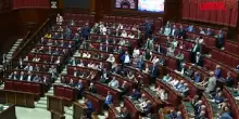 Legge Elettorale, in aula cartelli dell&rsquo;opposizione contro il governo: &ldquo;Meloni ha fallito&rdquo;