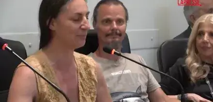 Famiglia nel bosco, la madre: "Siamo nervosi per la decisione sui nostri figli"