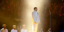 Bad Bunny, grandinata sul concerto a Milano: feriti spettatori