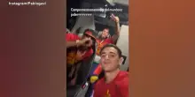 Mondiali 2026, la festa in pullman dei giocatori della Spagna dopo il trionfo iridato