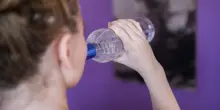 Energy drink mixati con alcol, la moda fra gli adolescenti e i casi in pronto soccorso