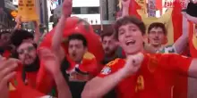 Mondiali 2026, i tifosi spagnoli gioiscono a Times Square a New York