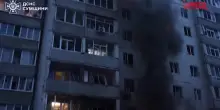 Ucraina, raid russi su Sumy: in fiamme un grattacielo e un centro commerciale