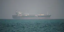 Mar Rosso, gli Houthi bloccano lo Stretto Bab el-Mandeb. Trump minaccia: &ldquo;Ce ne occuperemo&rdquo;
