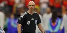 Anthony Taylor si ritira, l&rsquo;arbitro &ldquo;incubo&rdquo; dei tifosi romanisti: &ldquo;Troppa pressione, &egrave; il momento di farsi da parte&rdquo;