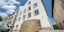 Adolf Hitler, la casa natale in Austria diventa una stazione di polizia