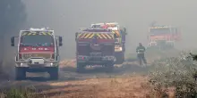 Francia, incendi a Cap-Ferret: barche per sfuggire alle fiamme