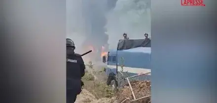 No Tav, disordini in Valsusa: fiamme nel cantiere di Chiomonte