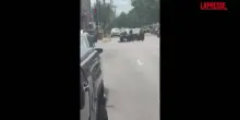 Usa, agente polizia uccide uomo nel Wisconsin durante arresto: le immagini della sparatoria