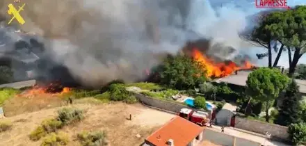 Spagna, incendi vicino a Madrid: evacuate 60mila persone