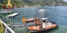 Lago di Como, si tuffa per aiutare il figlio e non riemerge