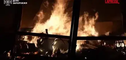 Ucraina, attacco notturno su Zaporizhzhia: ferito un 63enne