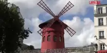 Tour de France 2026, le ballerine del Moulin Rouge si esibiscono per celebrare lultima tappa