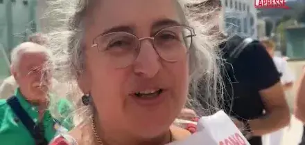 Milano: si incatena al San Raffaele dopo il licenziamento, sciopero della fame di una dipendente