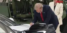Usa, Trump visita la General Motors: "E incredibile quanto i dazi lhanno aiutata"