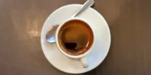 Caff&egrave;, fino a 5 tazze al giorno non aumentano il rischio cardiovascolare