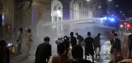 Scontri a Bologna dopo morte Fakir: 12 persone indagate