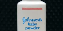 Talco cancerogeno? Il maxi risarcimento di J&J e il parere dell&rsquo;esperto