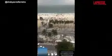 Brasile, raffiche di vento a 100 km/h a Rio de Janeiro: bagnanti in fuga da Copacabana