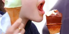 Il caldo &lsquo;spegne&rsquo; l&rsquo;appetito, ecco i 9 cibi alleati dei bambini