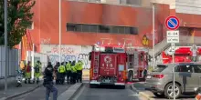 Milano, fiamme sui binari alla Stazione Garibaldi