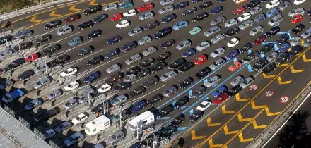 Ferragosto, 17 milioni di italiani in viaggio: extra budget da un miliardo di euro per il caro carburanti