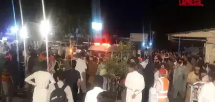 Pakistan, attentato suicida a Kabal: almeno 14 le vittime