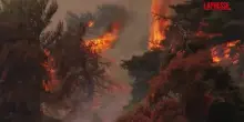 Grecia, non si placano gli incendi nei dintorni di Atene: le immagini