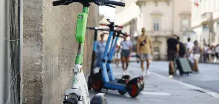 Antitrust, multa milionaria a monopattini e bikesharing: &ldquo;Ostacolo a corse gratis a Roma&rdquo;