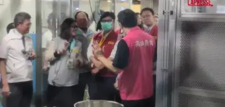 Taiwan, esercitazioni per un possibile attacco militare: tutta la citt&agrave; si ferma