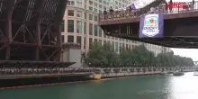 Chicago, il fiume invaso da paperelle di gomma per uniniziativa benefica