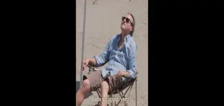 Bonelli prende il sole nel letto del Po in secca: la video-denuncia social del portavoce di Avs