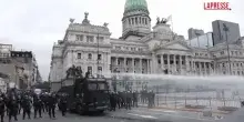 Argentina, proteste contro legge sulla propriet&agrave; terriera: gli scontri tra polizia e manifestanti