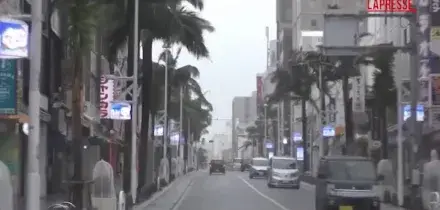 Giappone, il tifone Dolphin investe le isole meridionali: tre feriti, chiuso laeroporto di Okinawa