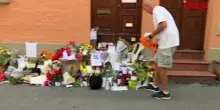 Francesco Guccini, in via Paolo Fabbri 43 autoradio a tutto volume con "Farewell"