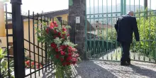 Francesco Guccini, i funerali a Pavana in forma privata