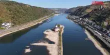 Germania, la siccit&agrave; prosciuga il Reno: le persone passeggiano sul letto del fiume