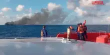 Indonesia: traghetto in fiamme a Bali, 106 passeggeri salvati