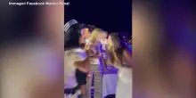 Renzi e la figlia cantano con Katy Perry in Sardegna: il video pubblicato dal leader di Iv
