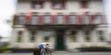 Ciclismo, tragedia al Giro del Portogallo: morto corridore 19enne