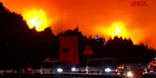 Incendi in Croazia, gente e auto in fuga dalle fiamme