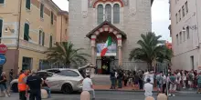 Bimba morta a Bordighera, in centinaia ai funerali della piccola Beatrice
